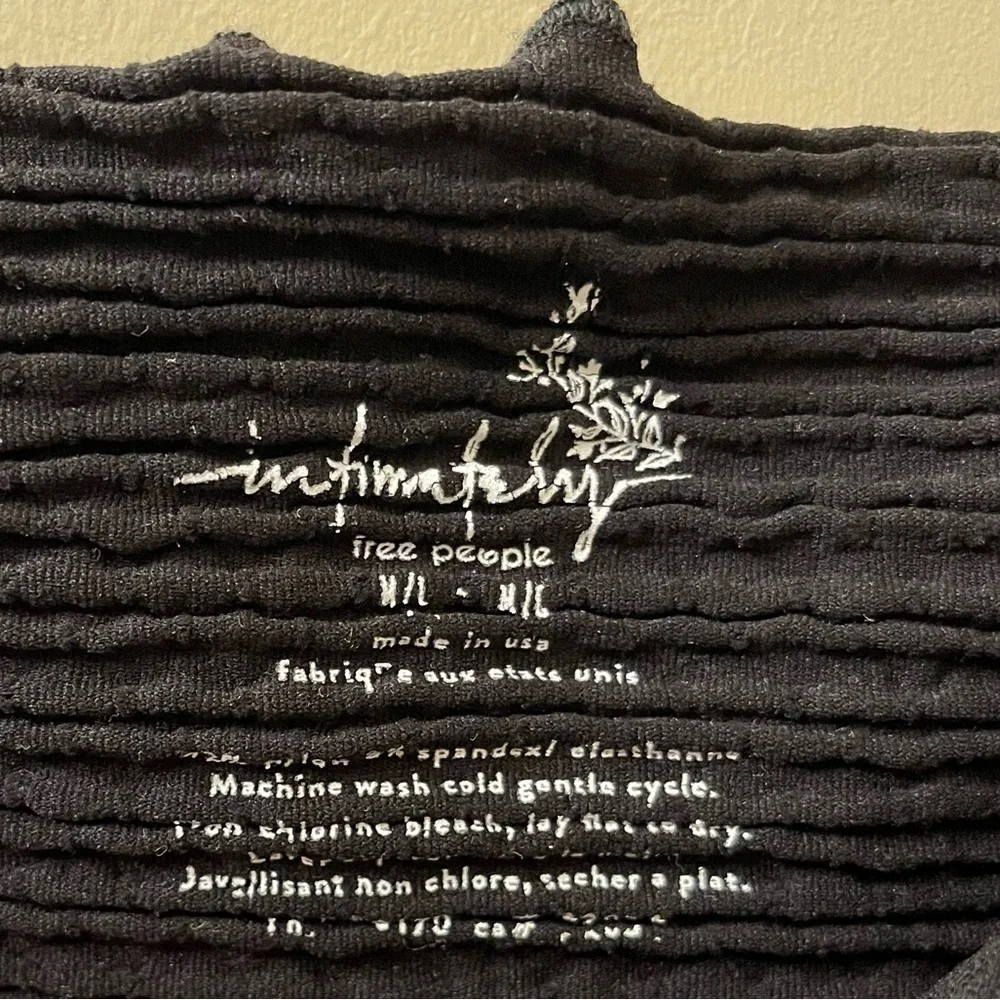 Intimately Free People Textured Long Sleeve Crop top size medium large in black